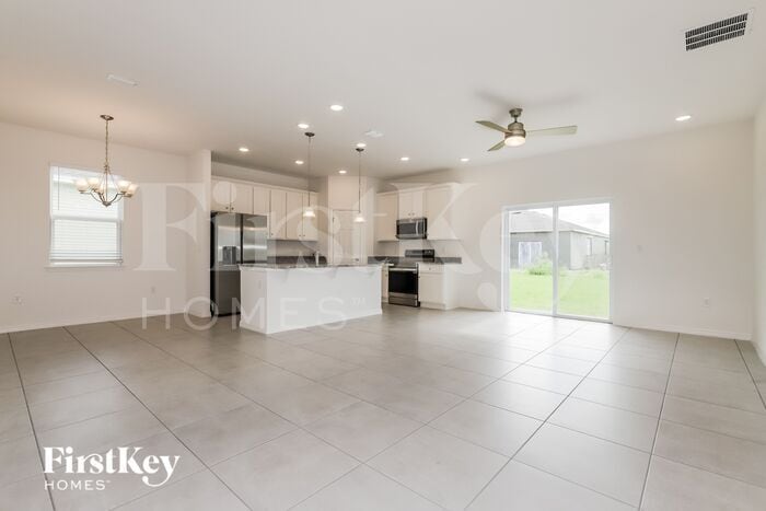 Building Photo - 503 Crown Rose Dr