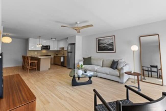 Building Photo - Windward Estates #M102