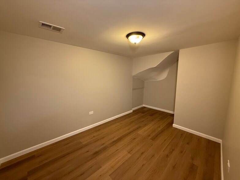 Bedroom 1 - 1542 N Kolin Ave