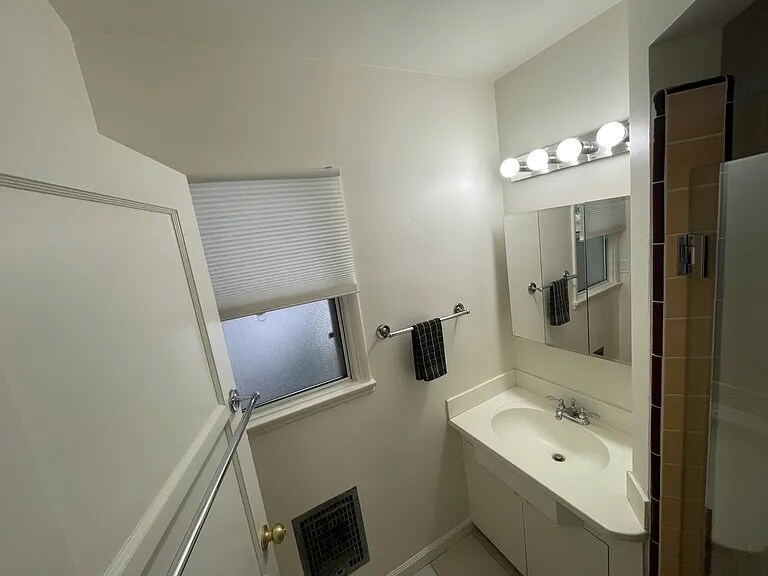 Bathroom 2 - 4717 Cedros Ave