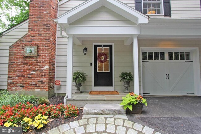 Building Photo - 594 Contention Ln