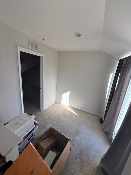 Building Photo - 20 Boucher Pl