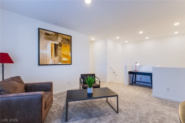 Building Photo - 145 Aqua Cmns