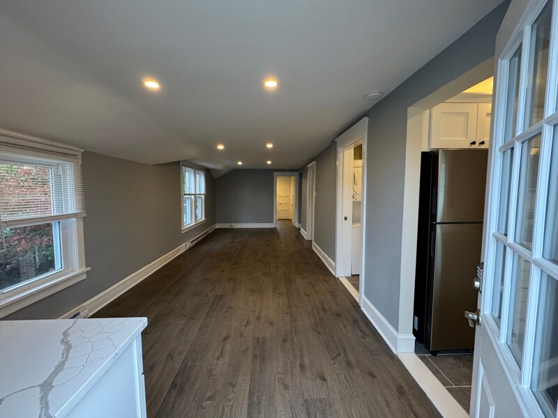 Building Photo - 321 Wesley Ave