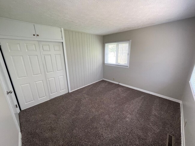 Building Photo - 3 Bedroom 1.5 Bath House in West Lafayette
