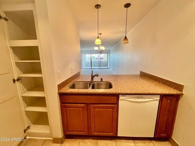 Building Photo - 7625 E Camelback Rd