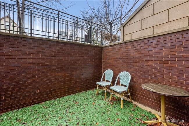 Building Photo - 1753 N Artesian Ave