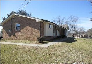 Building Photo - "Charming Old Hickory Rental: Spacious 150...