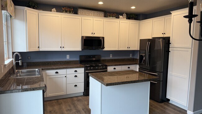 Building Photo - 7434 Grady Cir