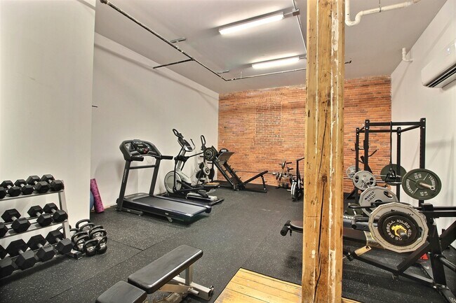 Building Photo - 2220 Superior Via