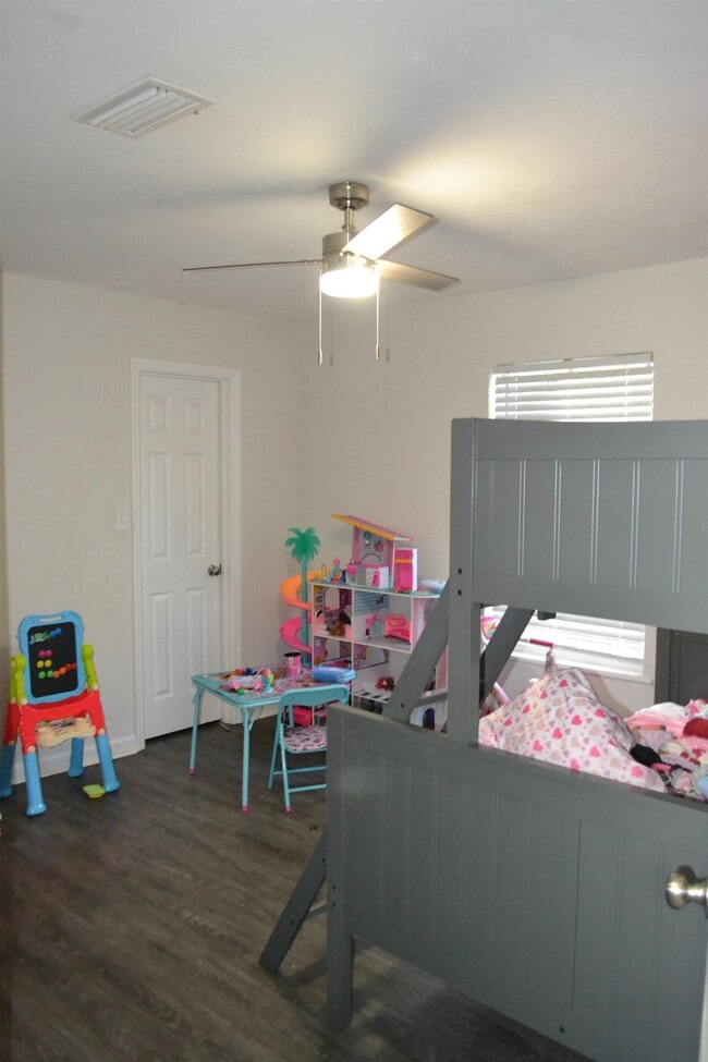 Building Photo - 5568 Lumberjack Ln