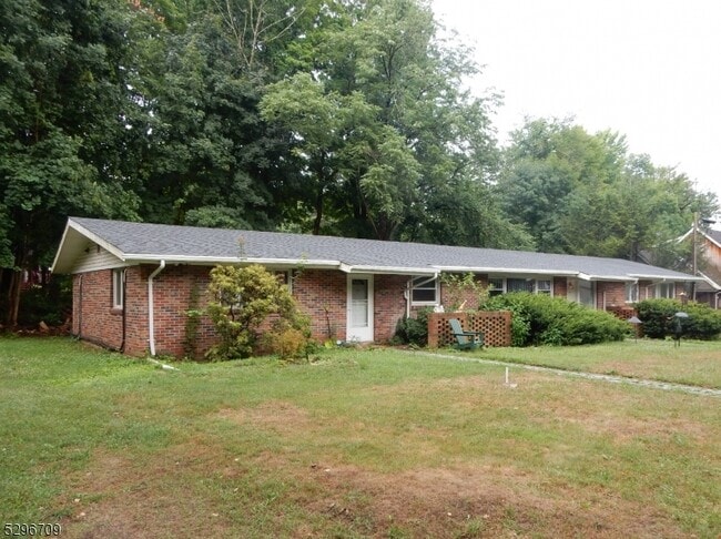 Primary Photo - 5 Valley Dr