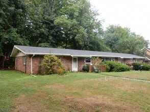 Building Photo - 5 Valley Dr