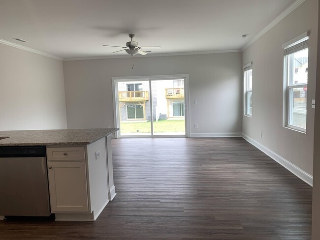 Building Photo - 6927 Eddy Point Ln