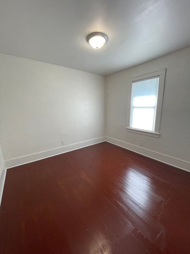 Building Photo - Three Bedroom Single Family Home Near Loeb Stadium