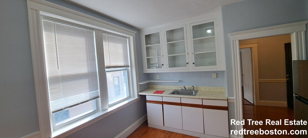 Primary Photo - 4 Hancock St