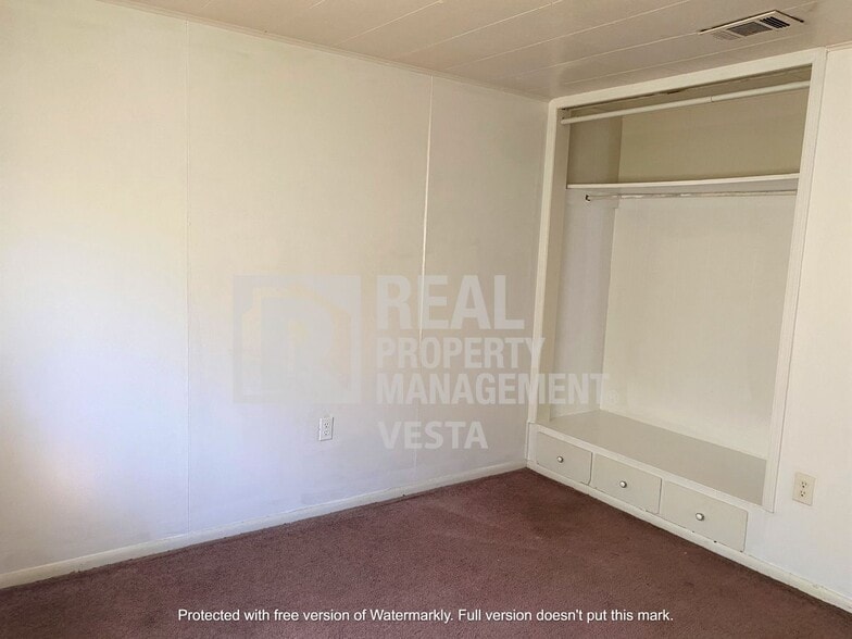 Building Photo - 612 Cedarwood Dr