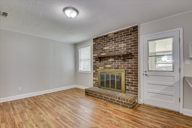 Building Photo - 608 Cedarwood Ct