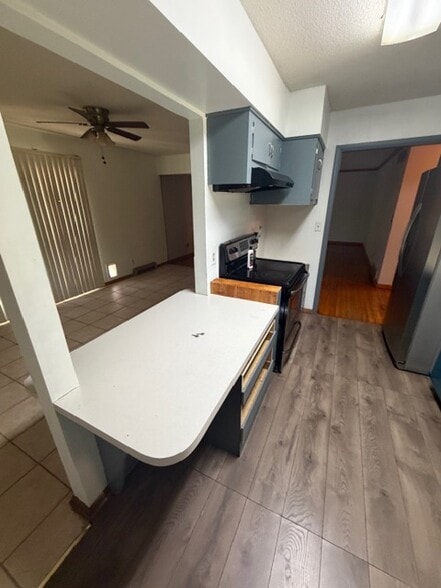 Building Photo - 720 N Crestline St