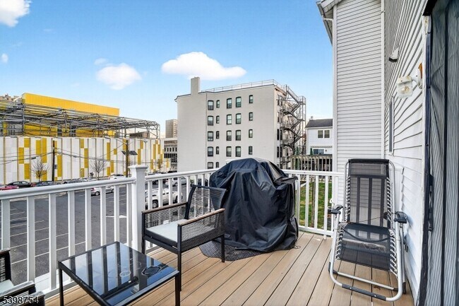 Building Photo - 121 Arlington St