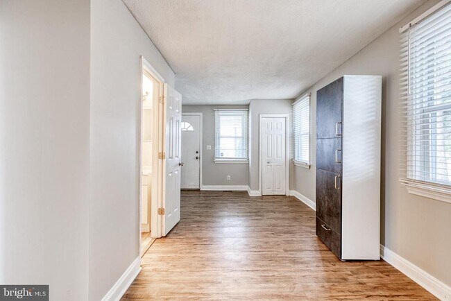 Building Photo - 5412 Clifton Ave