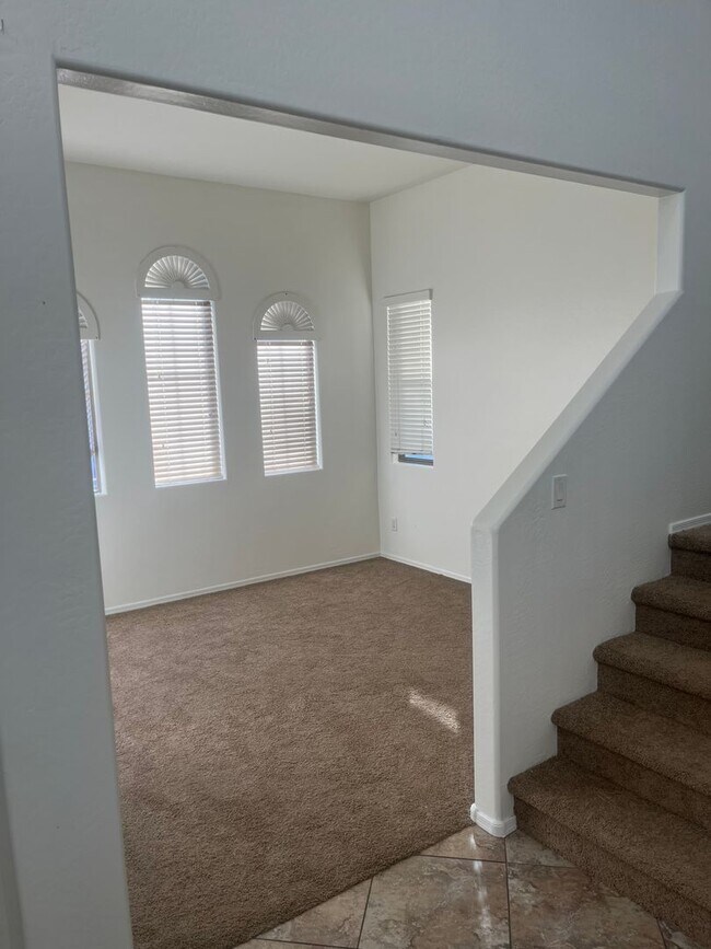 Building Photo - Welcome to this beautifully maintained home in one of Gilbert’s most sought-after communities.