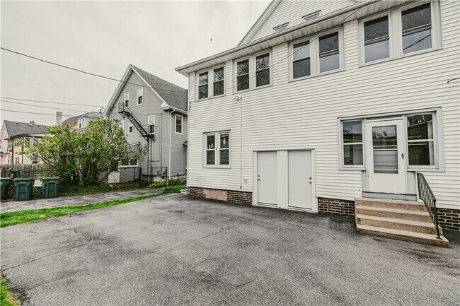 Building Photo - 297-303-303 Dartmouth St