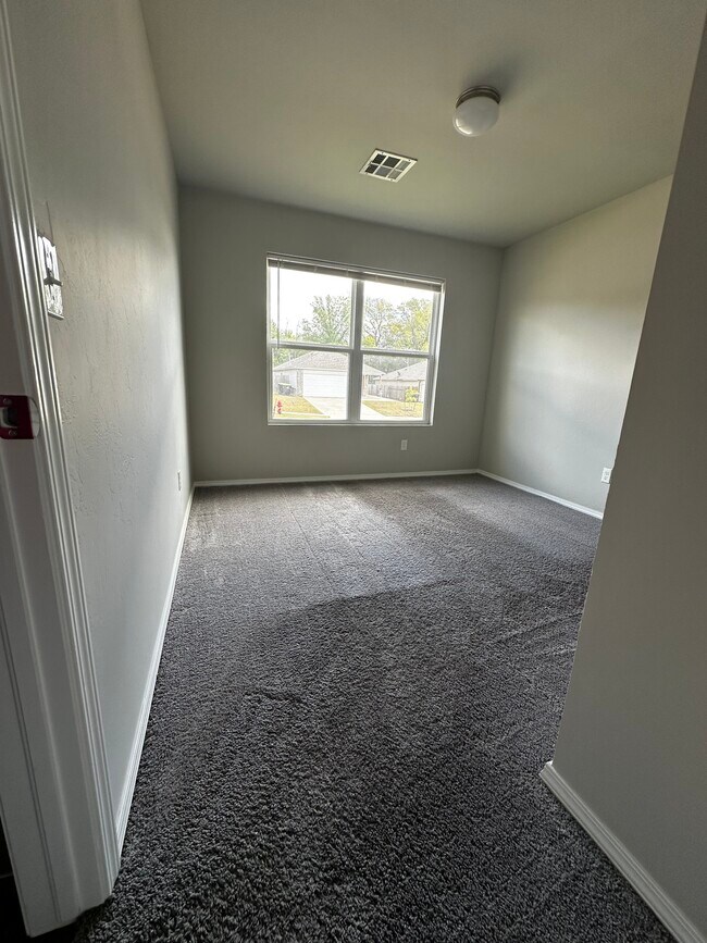 Front Bedroom - 1218 Flint Way