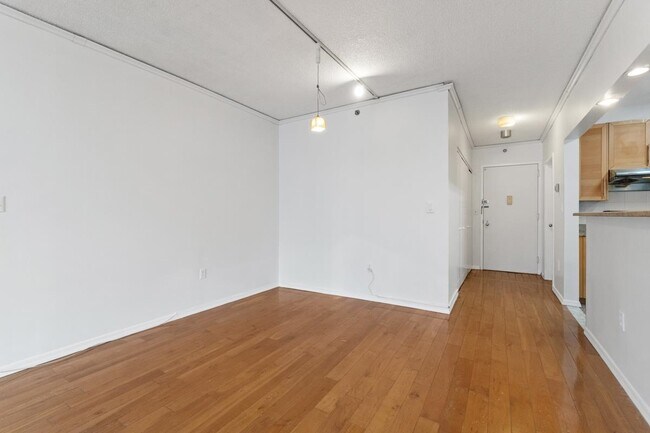 Building Photo - 45 River Dr S