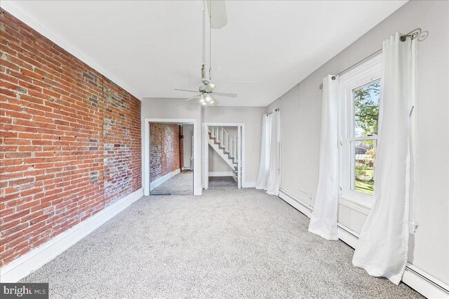 Building Photo - 240 W Miner St