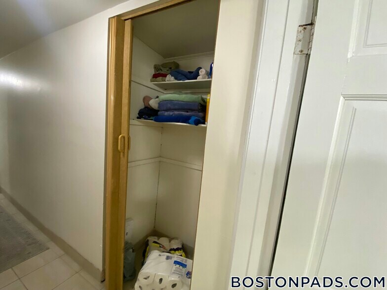 Building Photo - 19 Brighton Ave