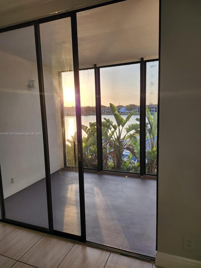 Building Photo - 212 Lake Pointe Dr