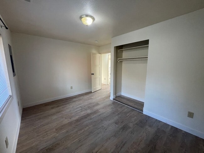 Building Photo - EAST BREMERTON DUPLEX 2 BED 1 BATH