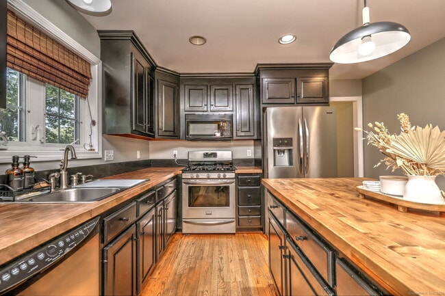 Building Photo - 28 Edgewood Ave