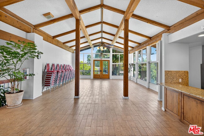 Building Photo - 394 Miraleste Dr