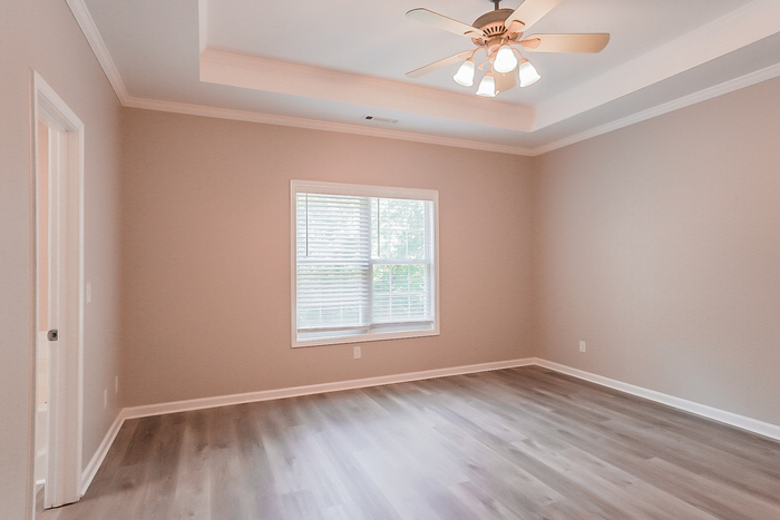 Building Photo - 70 Woodlake Dr