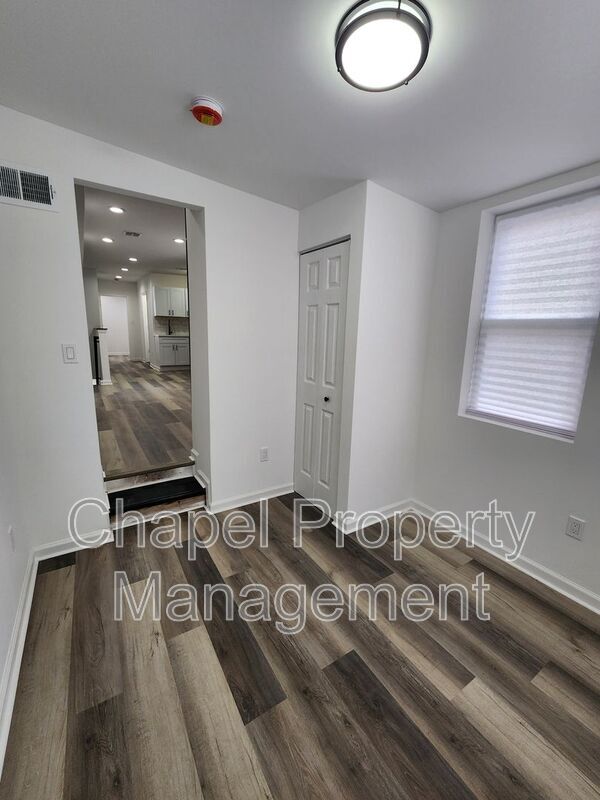 Building Photo - 5012 W Stiles St