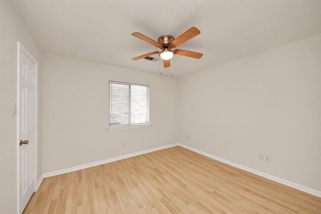 Building Photo - 3211 Crestbridge Ln
