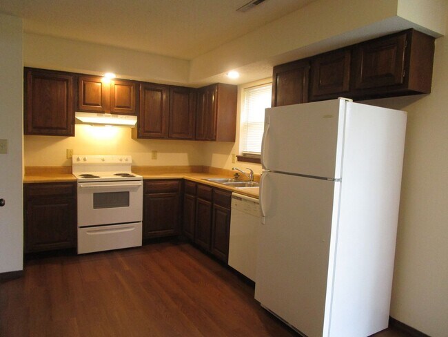 Building Photo - Remarkable Two Bedroom Town-Home with Fenced Yard - Available August 14th!!!