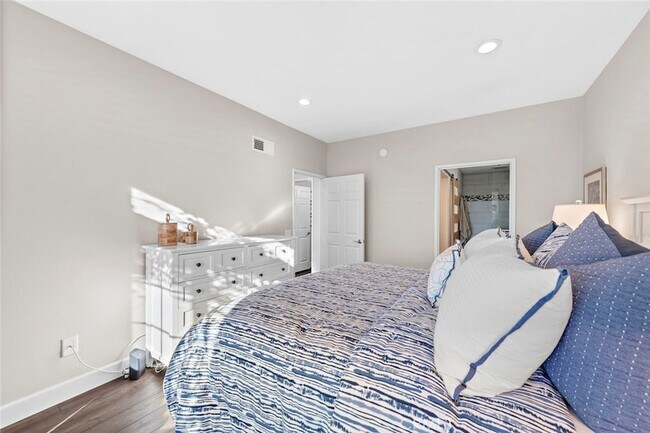 Building Photo - 31 Shorebreaker Dr