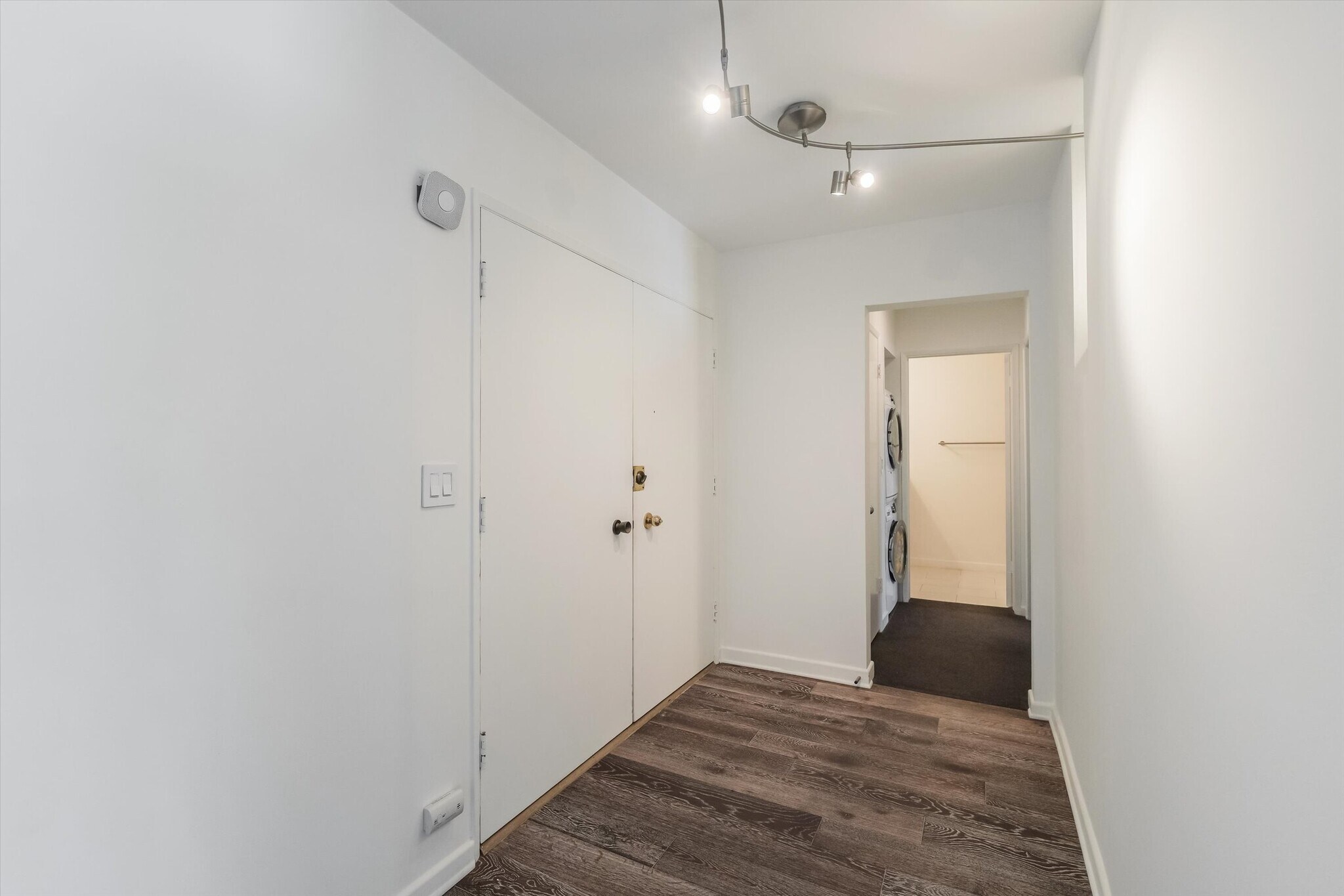 Building Photo - 8701 Delgany Ave
