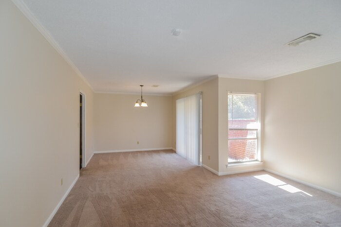 Building Photo - 463 Larkwood Dr