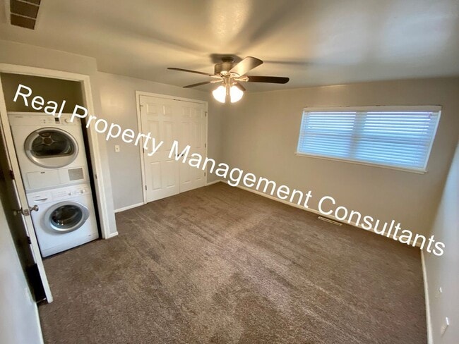 Building Photo - Westport Sept Move In Special!