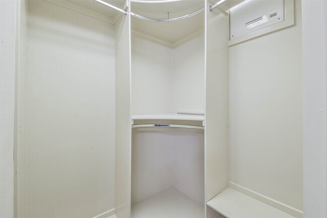 Building Photo - 20942 Wind Field Ln
