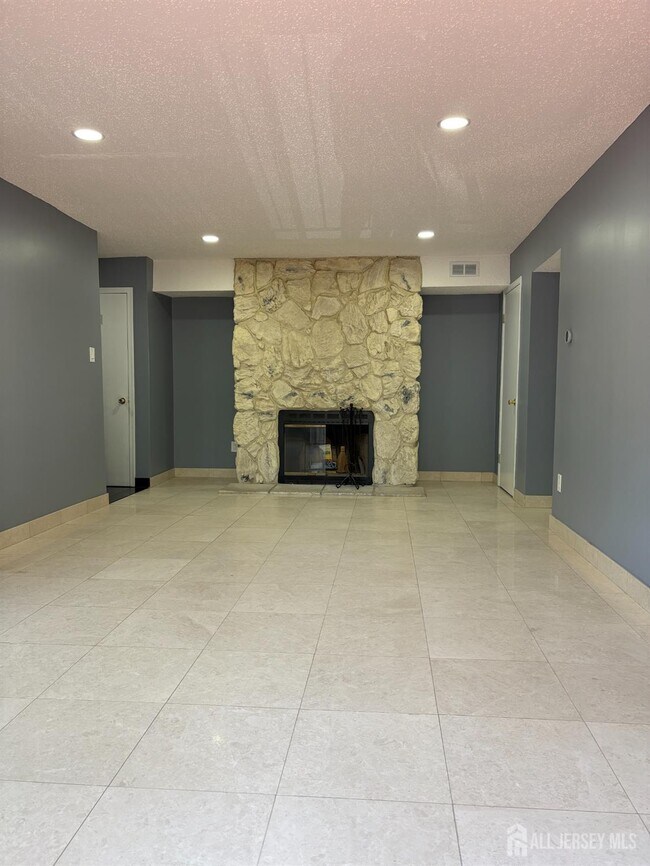 Building Photo - 1209 Edison Glen Terrace