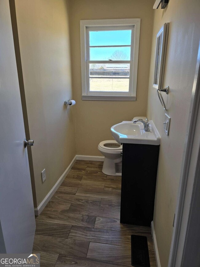 Building Photo - 2101 Hwy 81