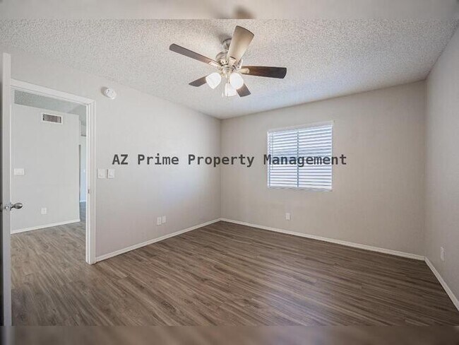 Building Photo - 619 E Jensen St