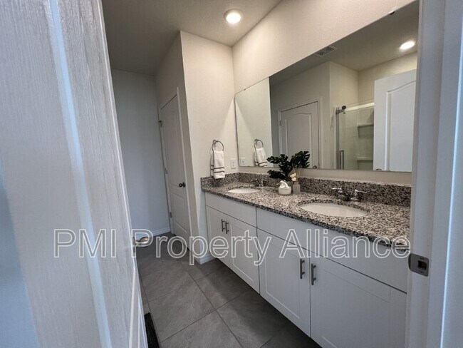 Building Photo - 617 Autumn Breeze St