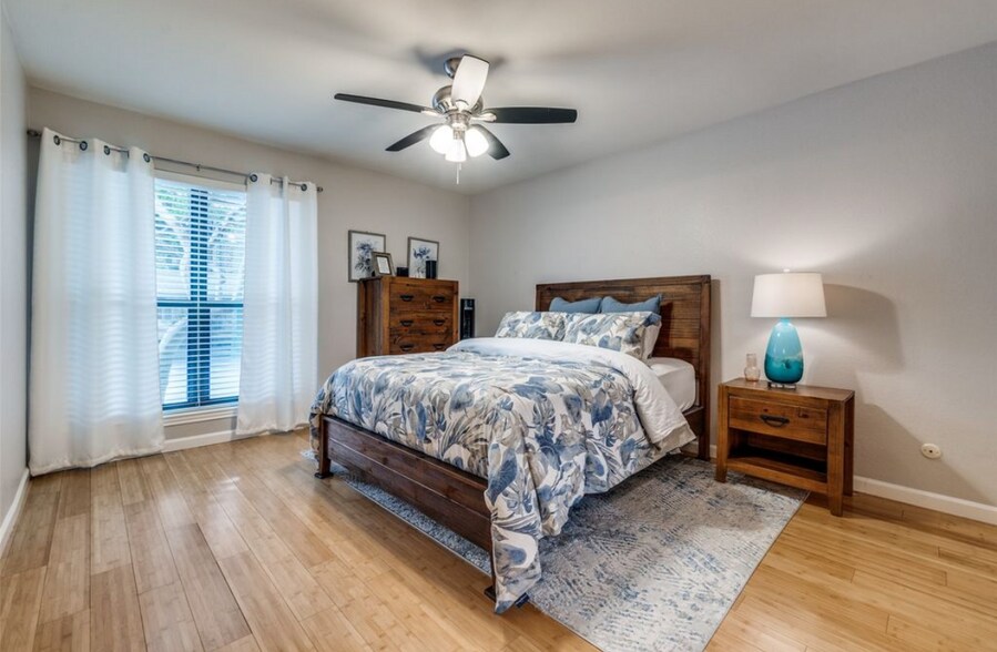 Building Photo - 7525 Holly Hill Dr