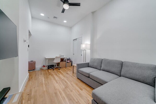 Building Photo - 163 3rd St